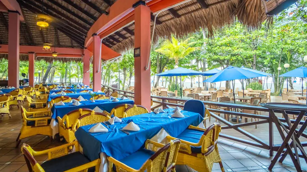Un restaurant au Barcelo Montelimar Nicaragua avec Voyages Aqua Terra Un restaurant au Barcelo Montelimar Nicaragua avec Voyages Aqua Terra