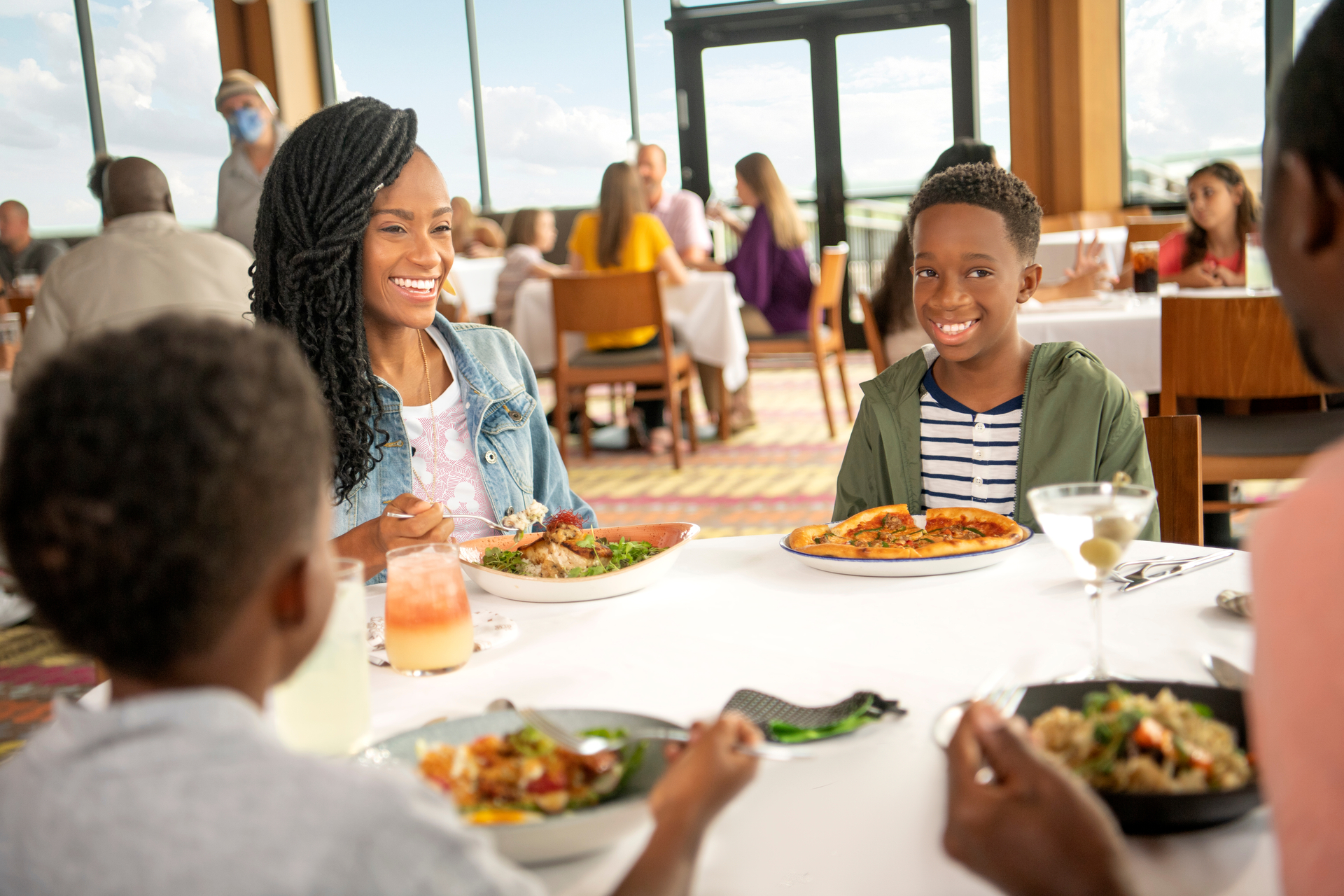 Famille au Bay Lake Tower at Disney