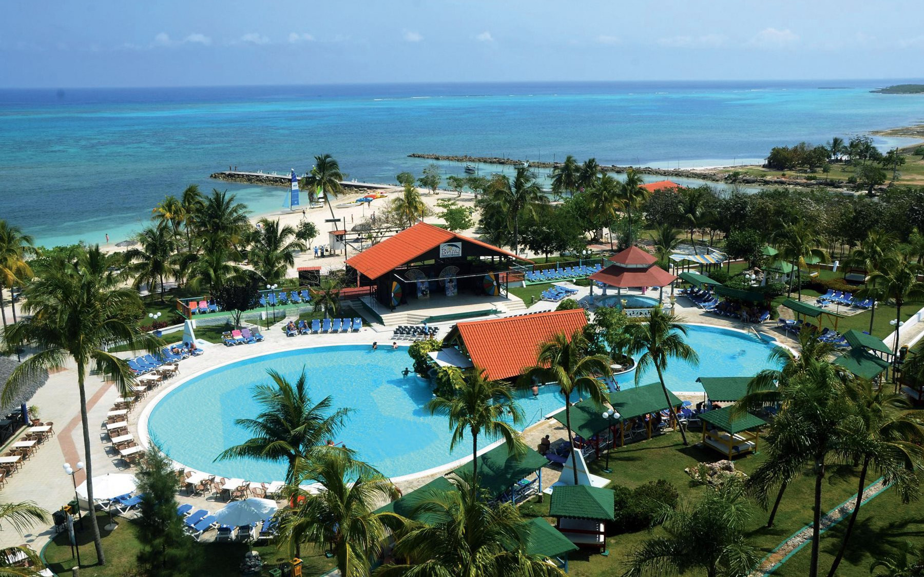 Piscine et plage