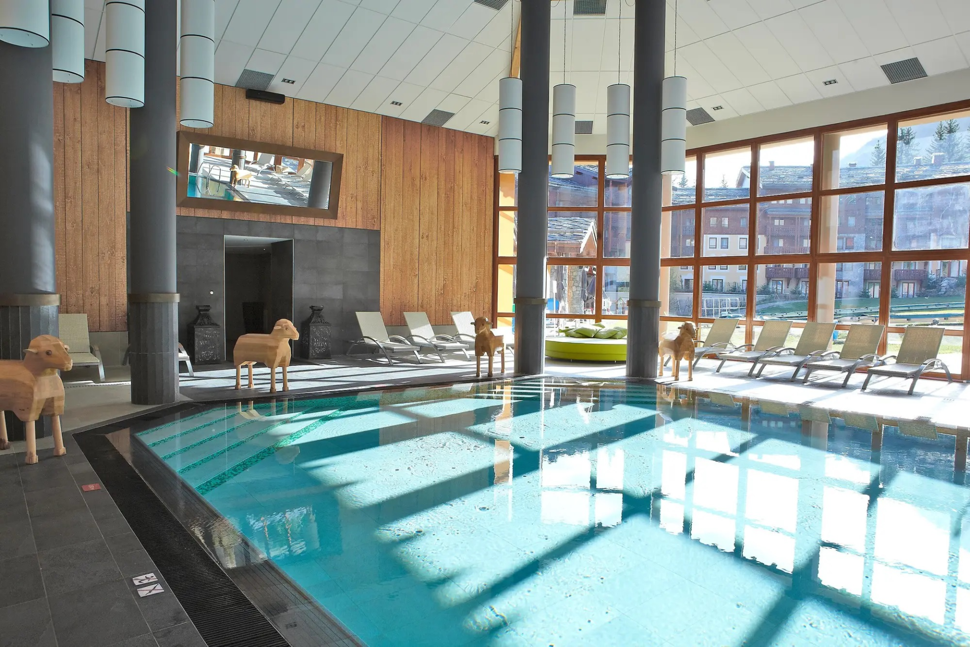 Piscine au Club Med Alpes Françaises Valmorel, France