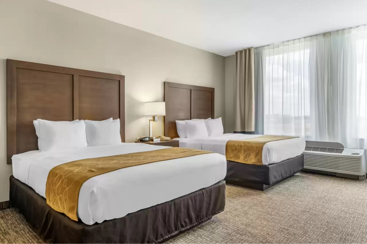 Double Suite Room at Comfort Suites Maingate East