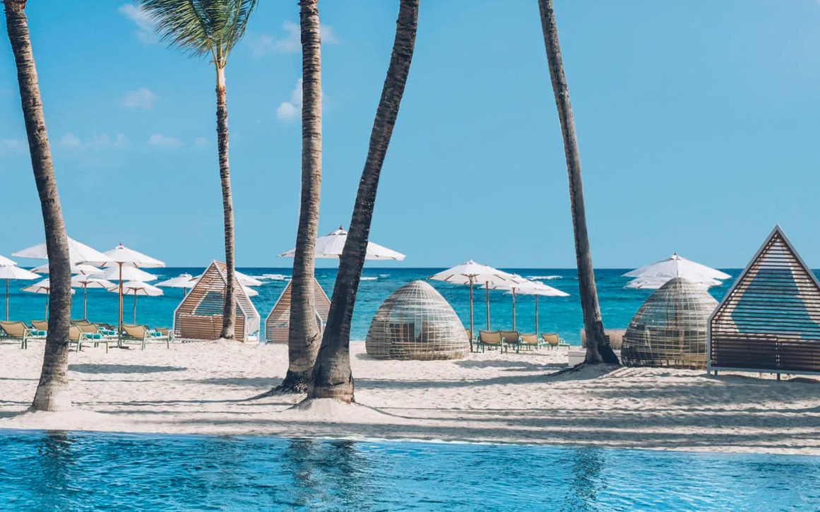 Piscine vue plage