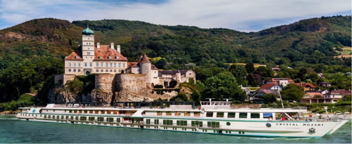 Crystal Cruises Crystal Mozart ship.