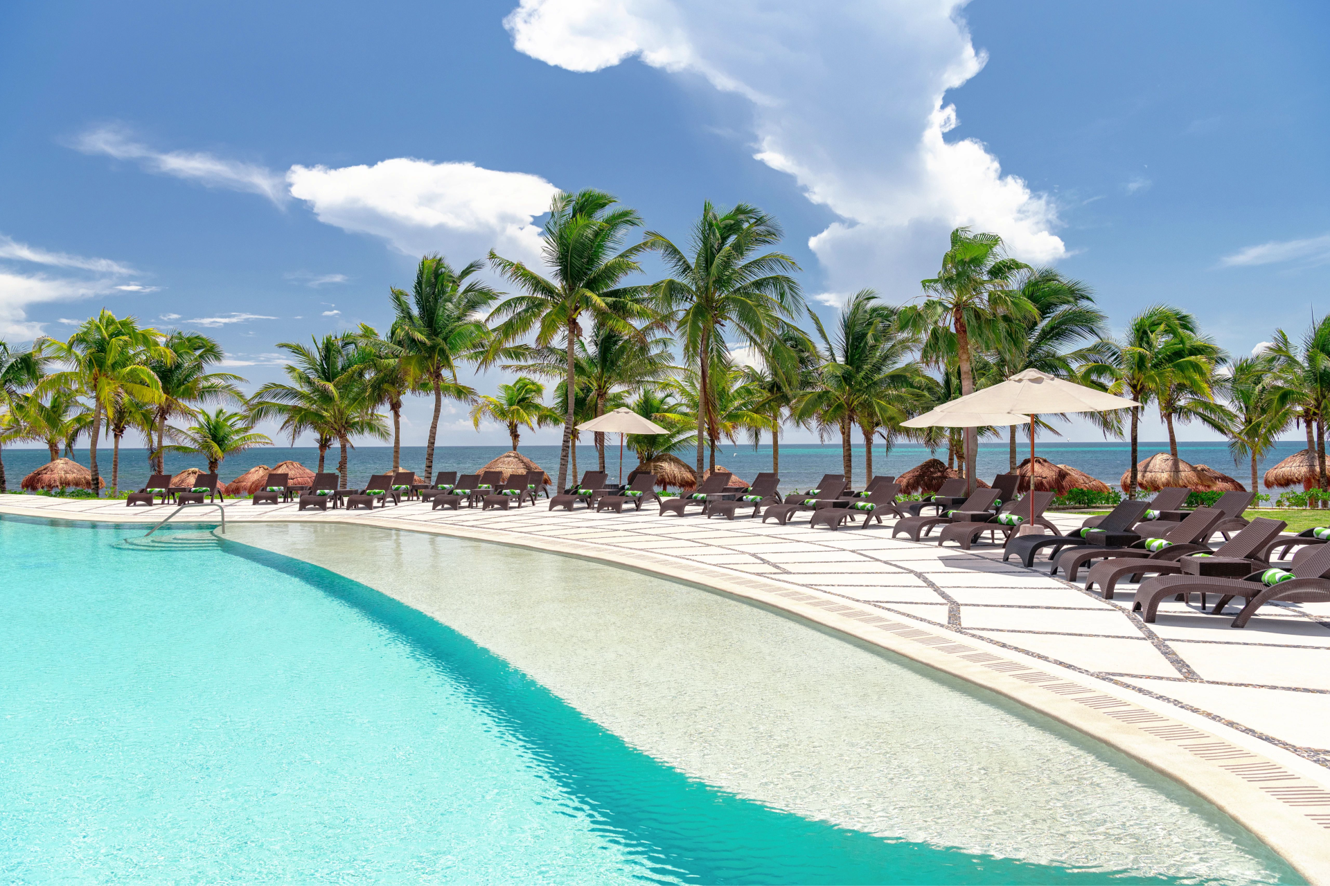 Piscine claire au Dreams Puerto Morelos, Riviera Maya avec Voyages Aquaterra Piscine claire au Dreams Puerto Morelos, Riviera Maya avec Voyages Aquaterra