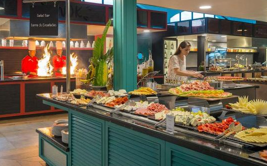 El Mercado buffet