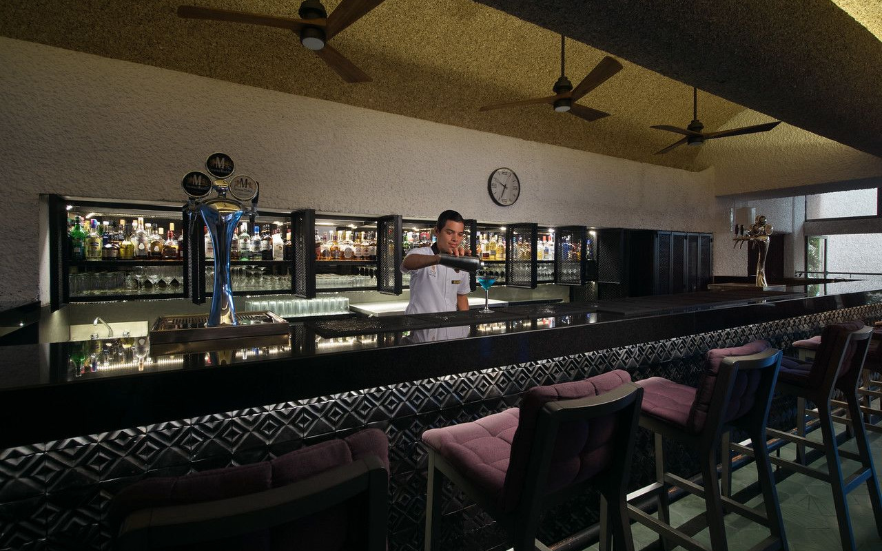 Lobby bar