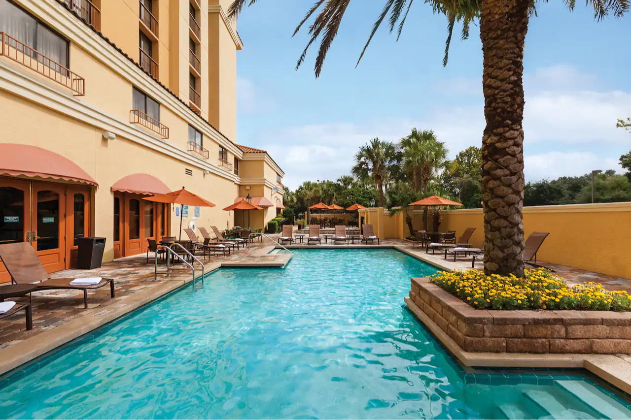 Piscine au Embassy Suites by Hilton Orlando International Drive Convention Center