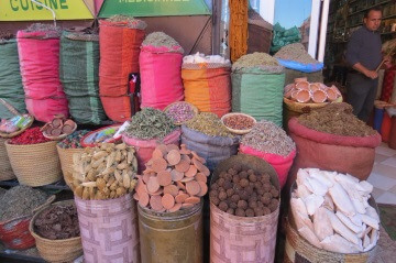 Èpices dans les rues de Marrakech