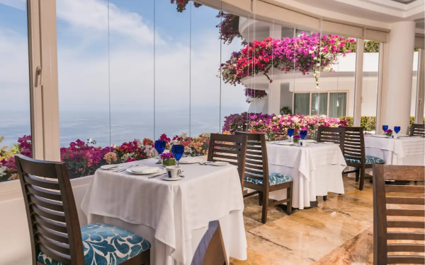 Restaurant at Grand Miramar All Luxury Suites & Residence