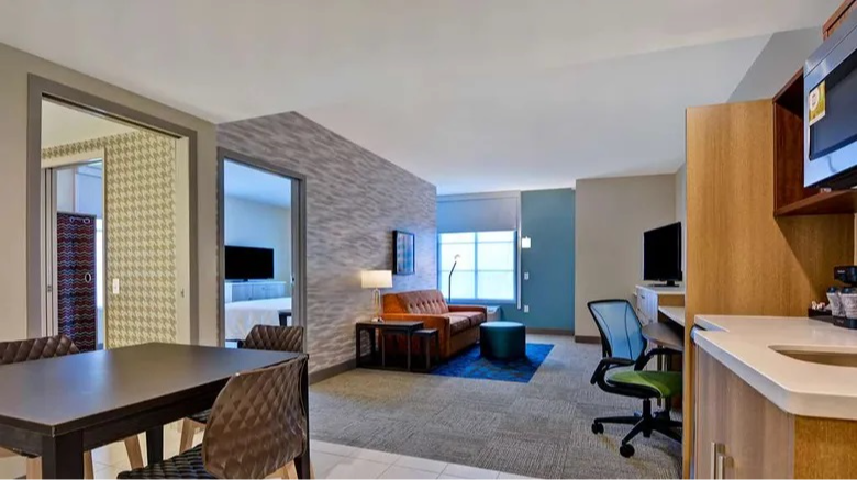 Suite at Home 2 Suites by Hilton Flamingo Crossing