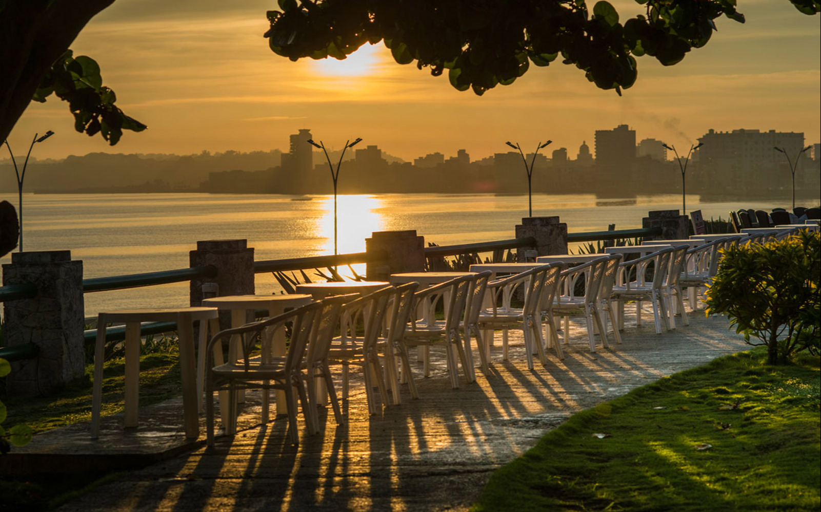 Bar vue sur la baie