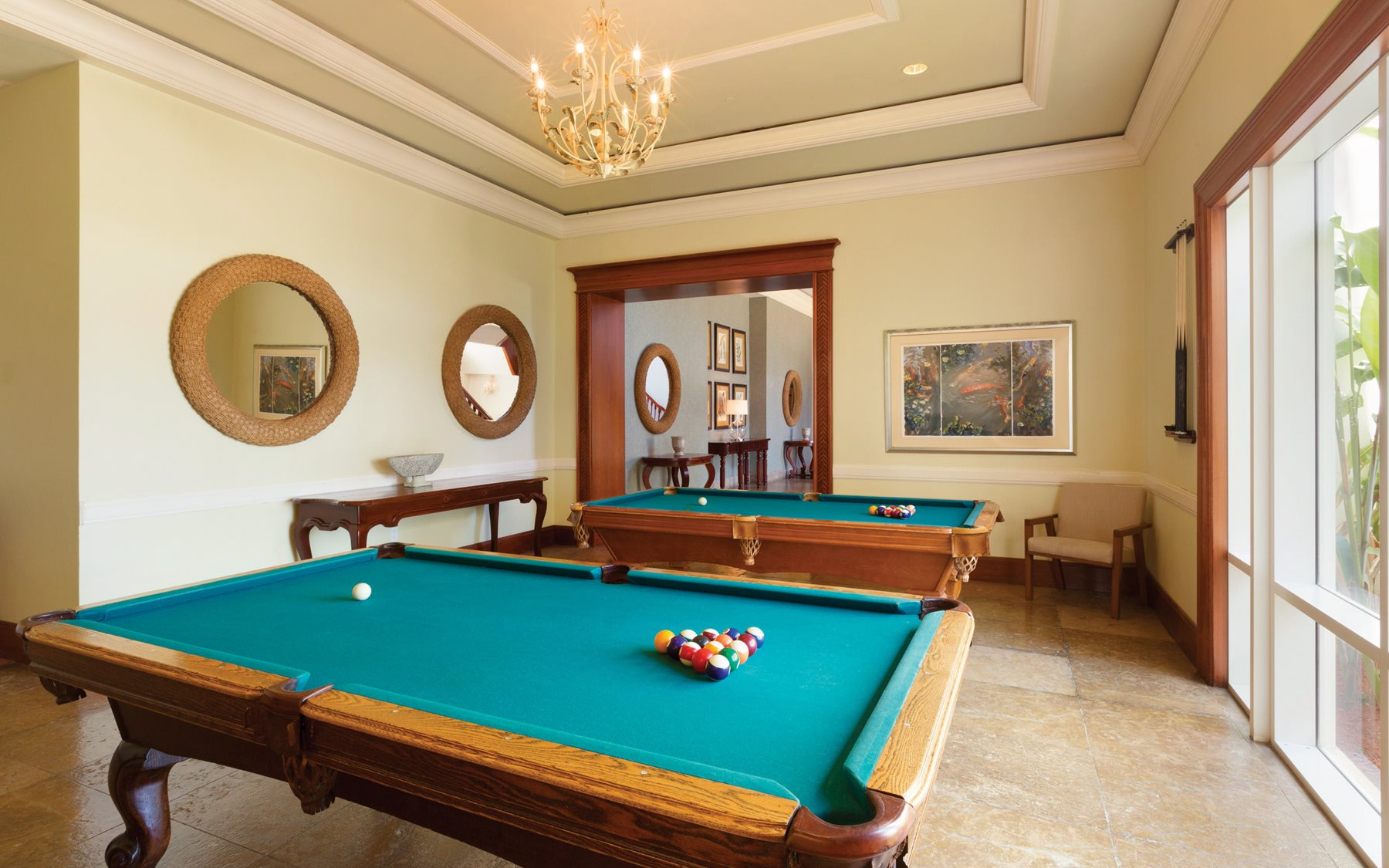 Pool room 