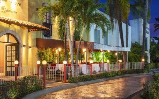 KRYSTAL VALLARTA: Book at the best price