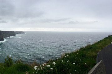 Les Falaises de Moher, hautes de 214 mÃ¨tres