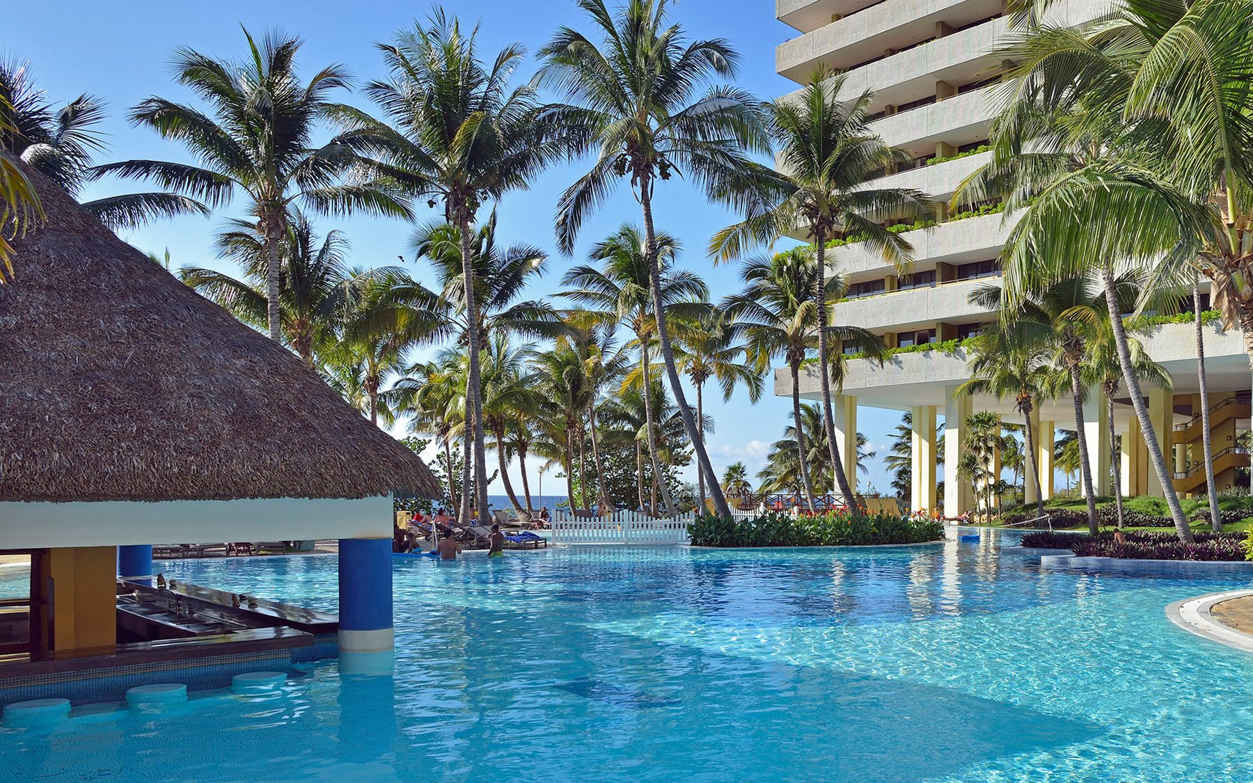 Piscine et bar El Cobo