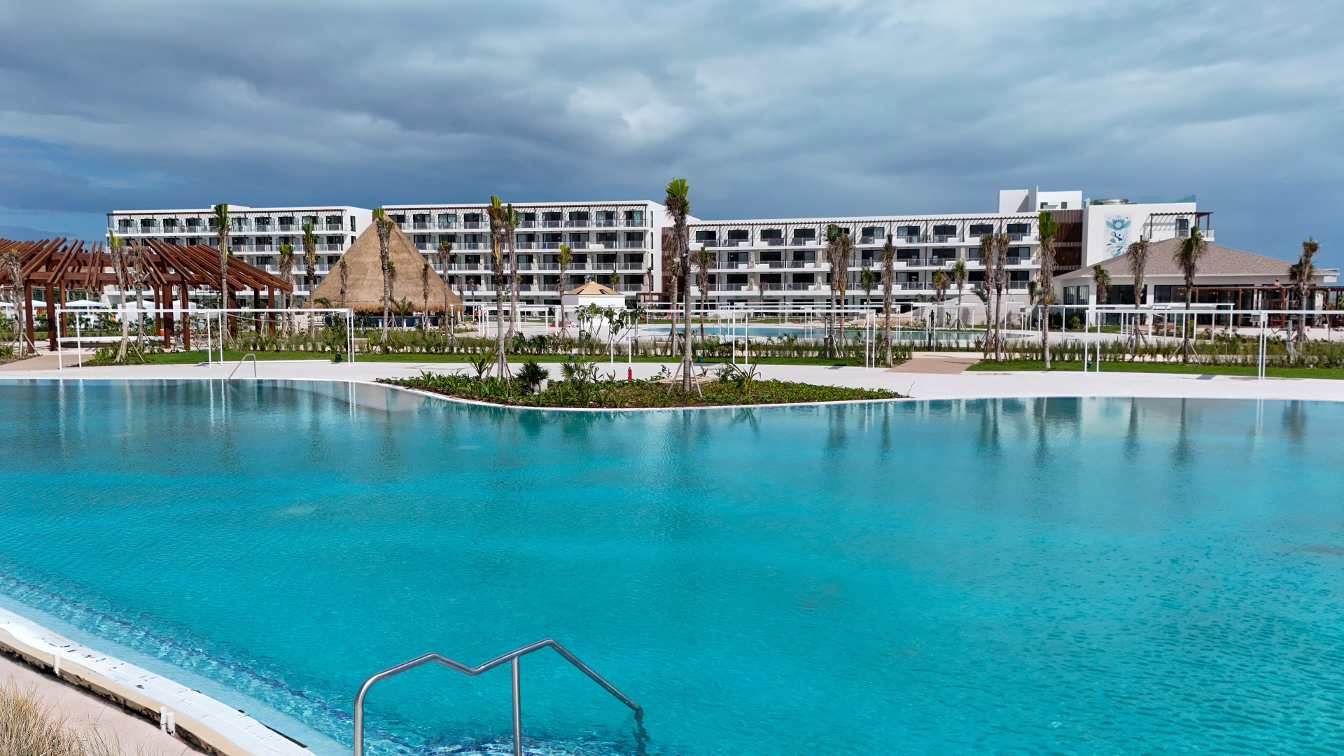 Piscine at Ocean Azure Costa Mujeres, Cancun with Aquaterra Travels