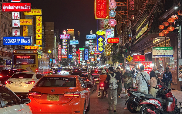 Vue de la rue principale du quartier chinois de Bangkok undefined