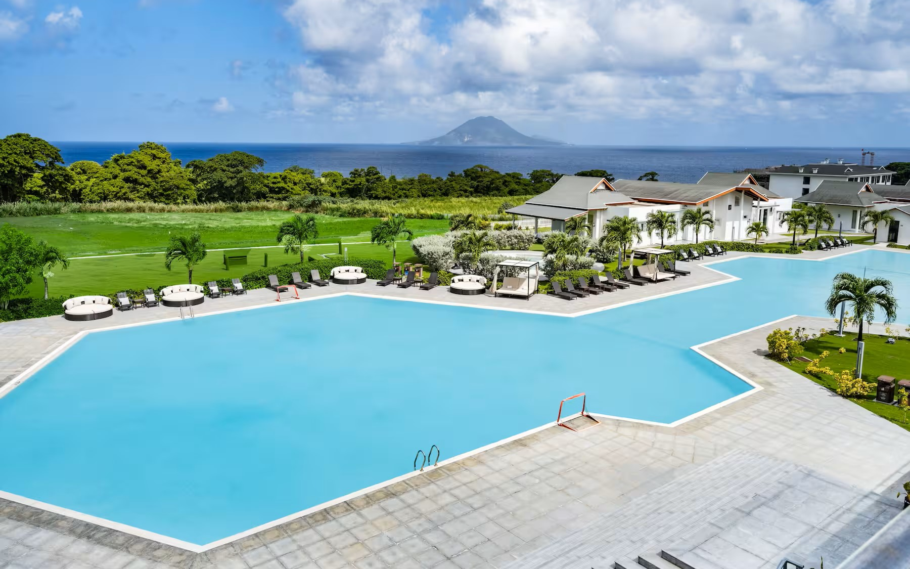 Piscine au Ramada by Wyndham St. Kitts Resort