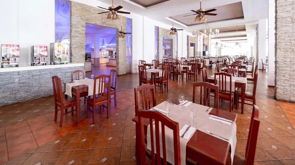 Salle a manger restaurant au Resonance Blu Varadero Cuba avec Voyages Aqua Terra Salle a manger restaurant au Resonance Blu Varadero Cuba avec Voyages Aqua Terra