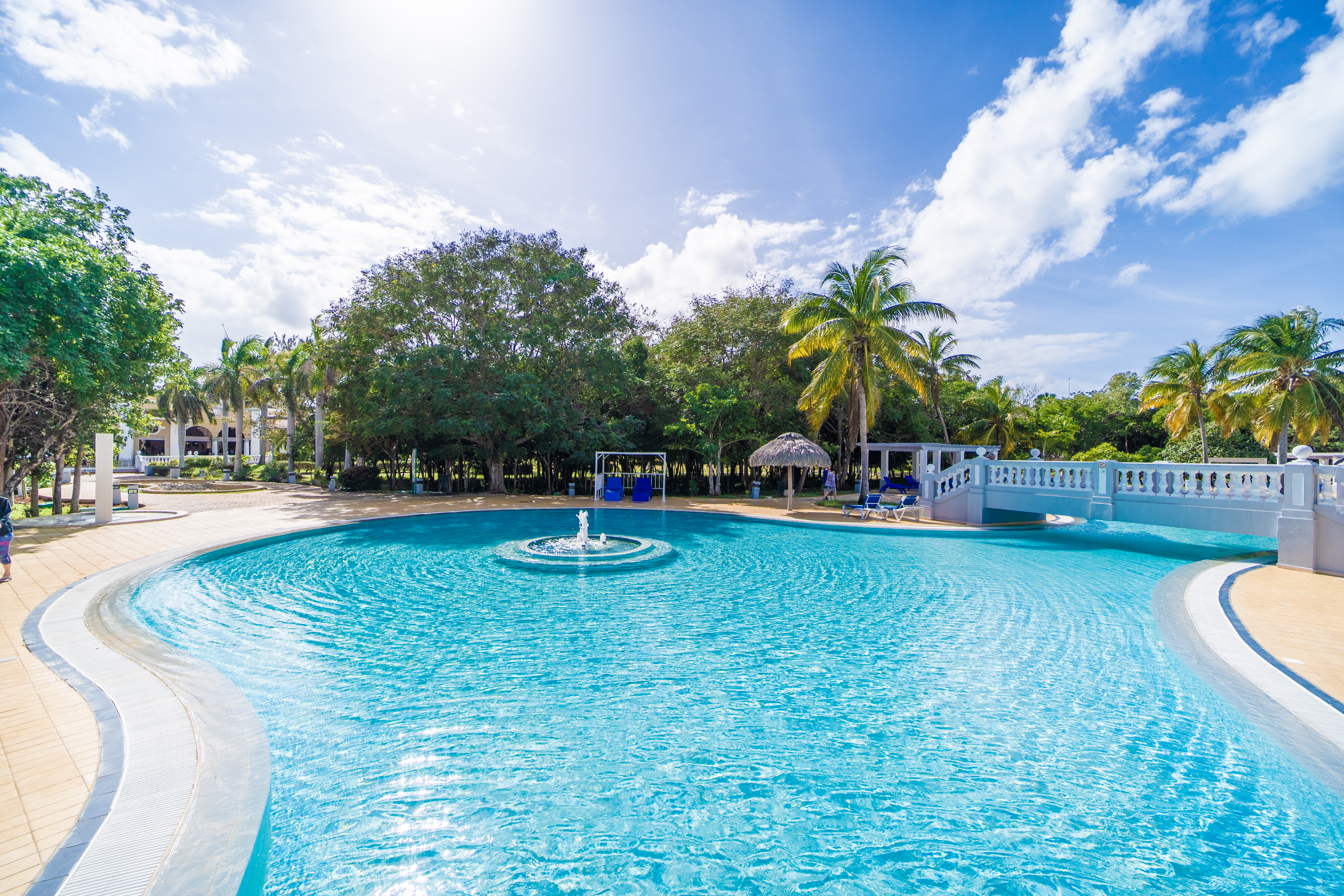 Piscine bleue au Resonance Blu Varadero Cuba avec Voyages Aqua Terra Piscine bleue au Resonance Blu Varadero Cuba avec Voyages Aqua Terra