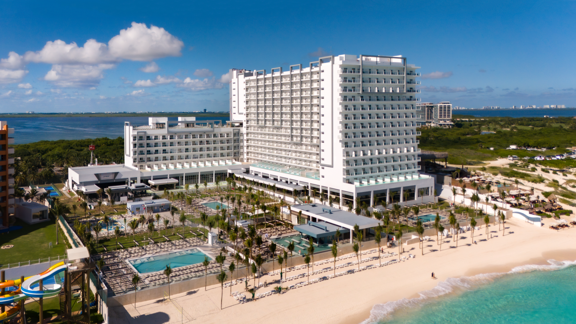 Beautifull view of the hotel Riu Ventura, Cancun with Aquaterra Travels Beautifull view of the hotel Riu Ventura, Cancun with Aquaterra Travels