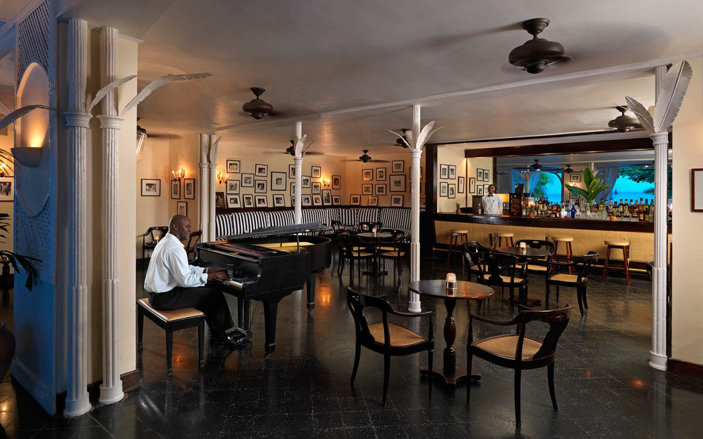 Piano bar