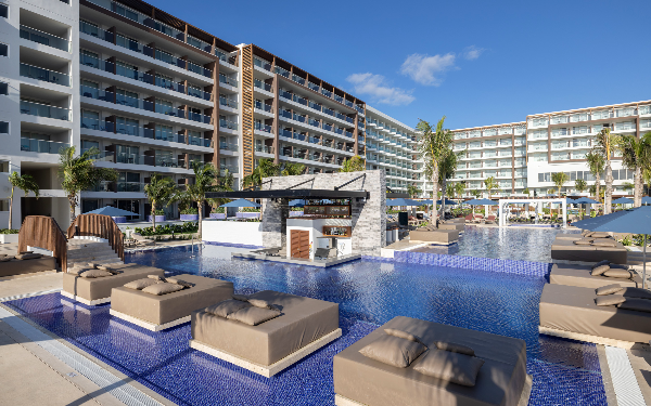 Pool Bar at Royalton Splash Riviera Cancun, An Autograph Collection All-Inclusive Resort