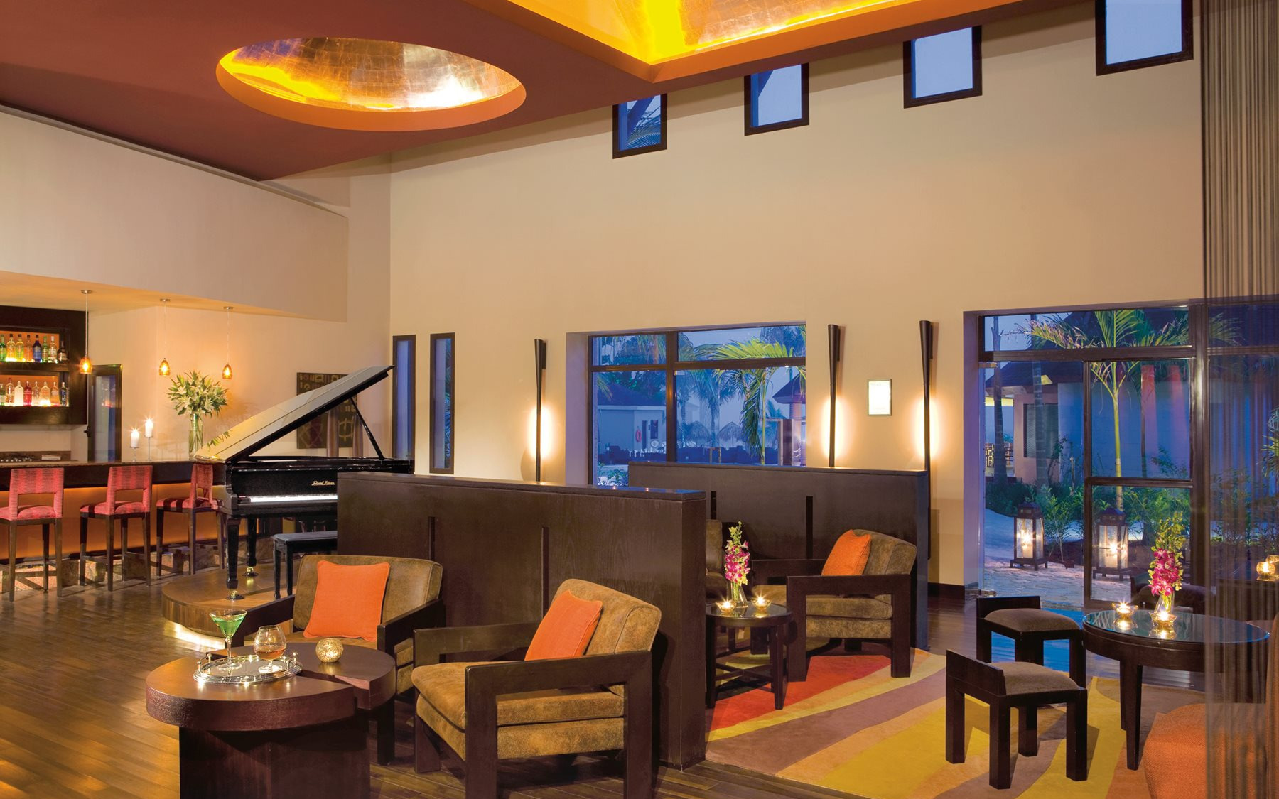 Bar piano