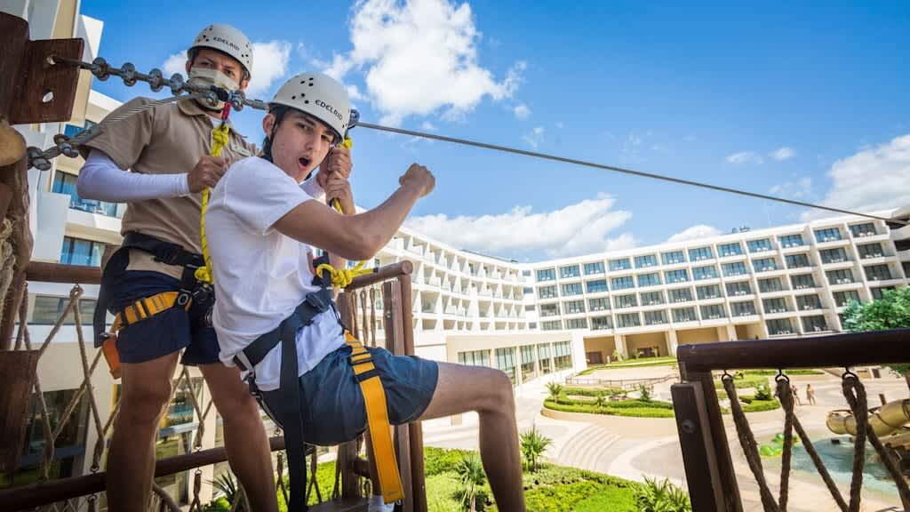Tyrolienne au Sensira Resort & Spa Riviera Maya, Mexique avec Voyages Aquaterra