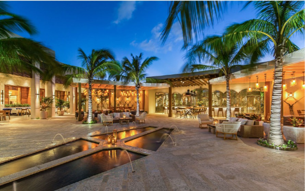 Bar at The Shore Club Turks & Caicos