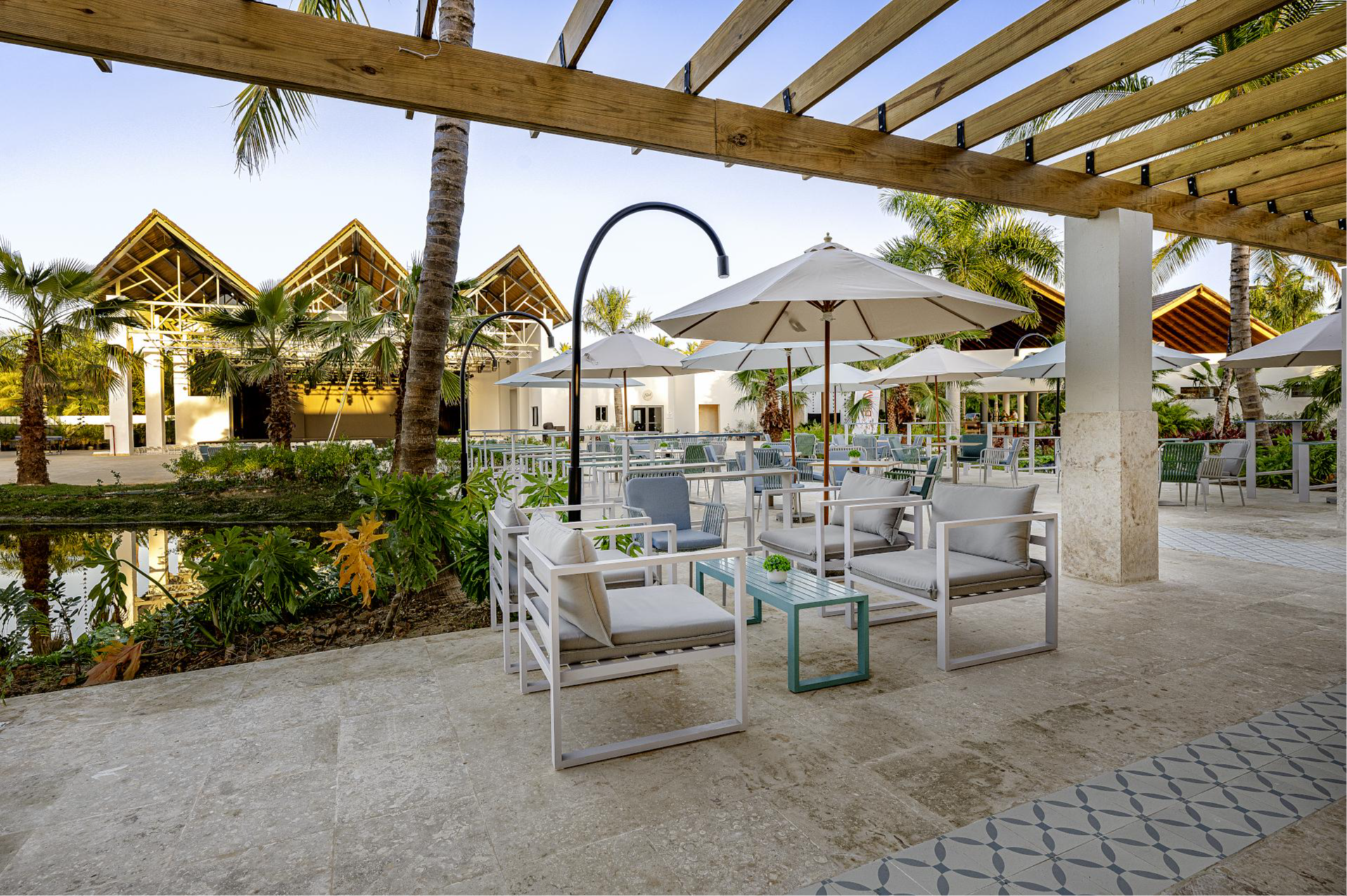 Salle a manger extérieure au Viva Miches by Wyndham, Punta Cana avec Voyages Aquaterra Salle a manger extérieure au Viva Miches by Wyndham, Punta Cana avec Voyages Aquaterra
