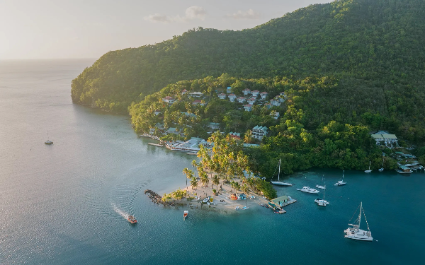 Plage au Zoetry Marigot Bay Marigot Bay Resort and Marina